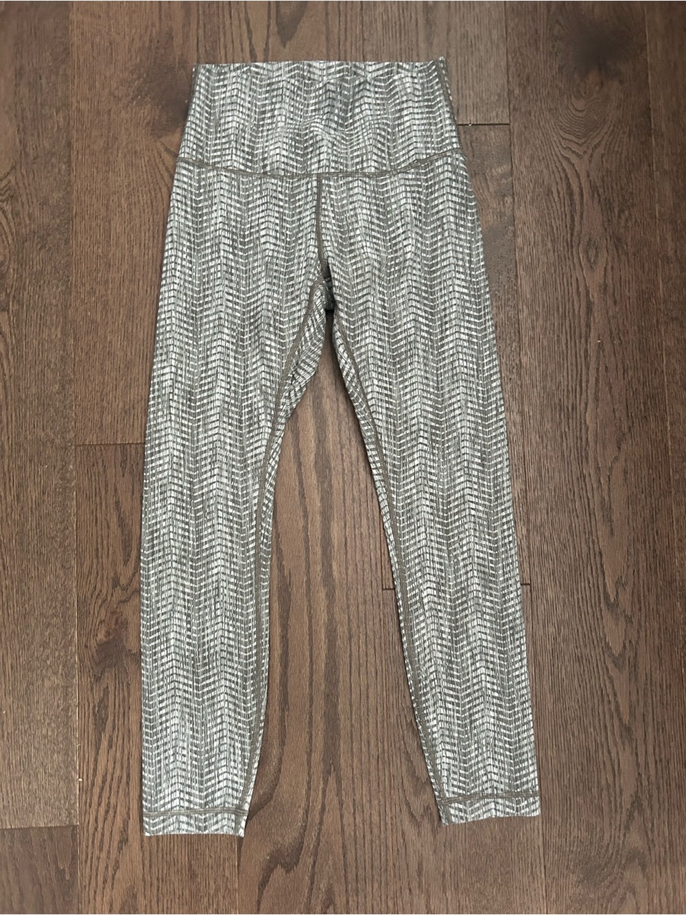 Lululemon Size 6 Wunder Under Leggings